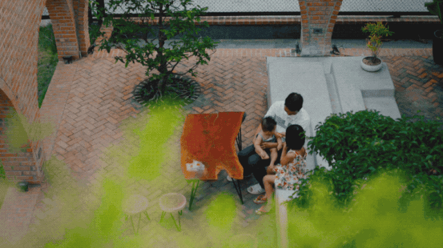 ngoi nha gach nung nhieu cay xanh o da nang luon thoang mat du thoi tiet 40 do