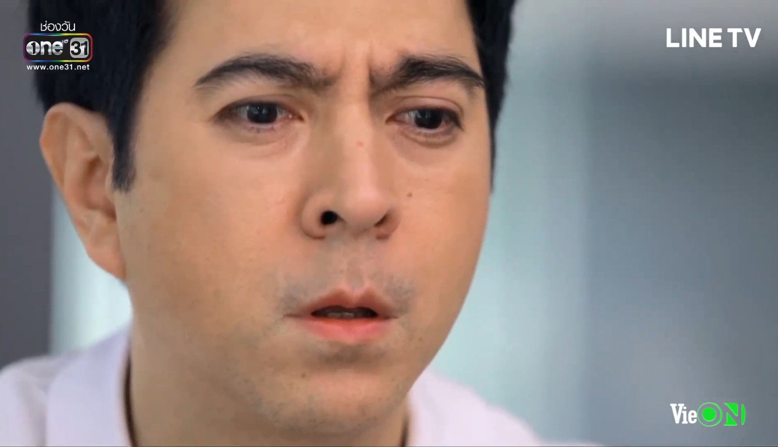 chiec la cuon bay tap 20 ong chom co trong tay ho so benh an cua nira