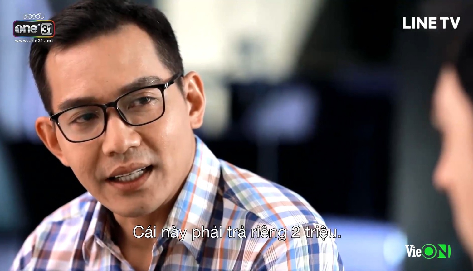 chiec la cuon bay tap 20 ong chom co trong tay ho so benh an cua nira