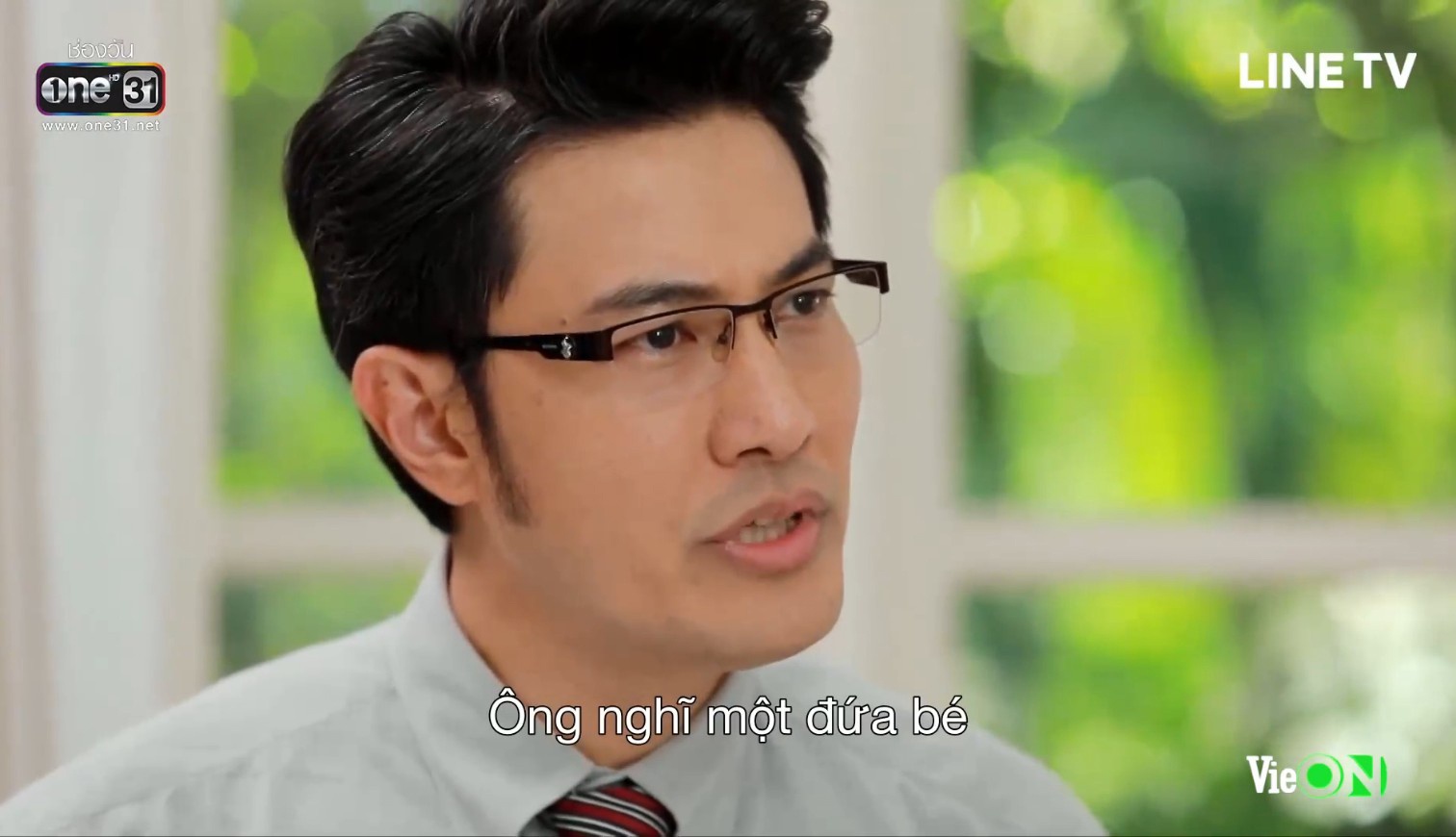 chiec la cuon bay tap 20 ong chom co trong tay ho so benh an cua nira