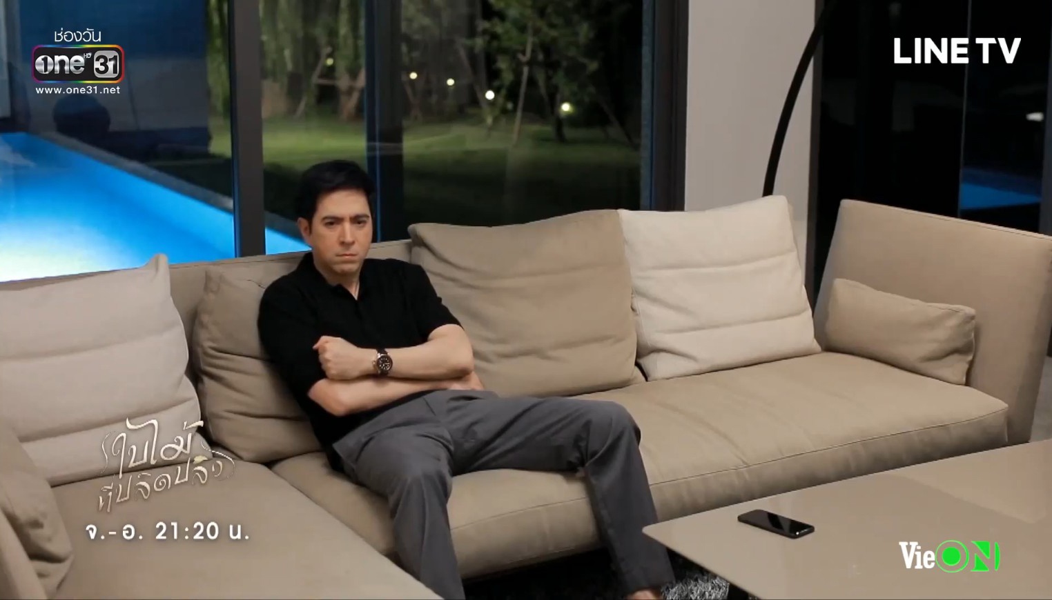 chiec la cuon bay tap 20 ong chom co trong tay ho so benh an cua nira