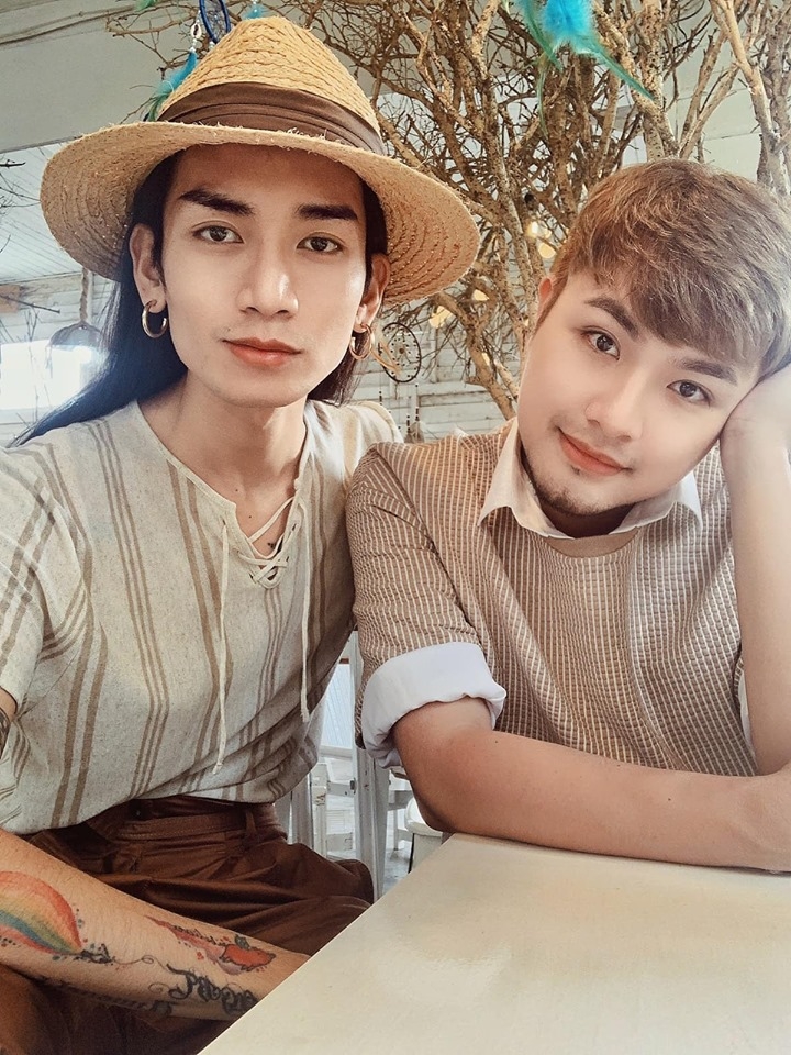 bb tran va nguoi yeu dong gioi khong ngai cong khai tinh cam truoc gia dinh