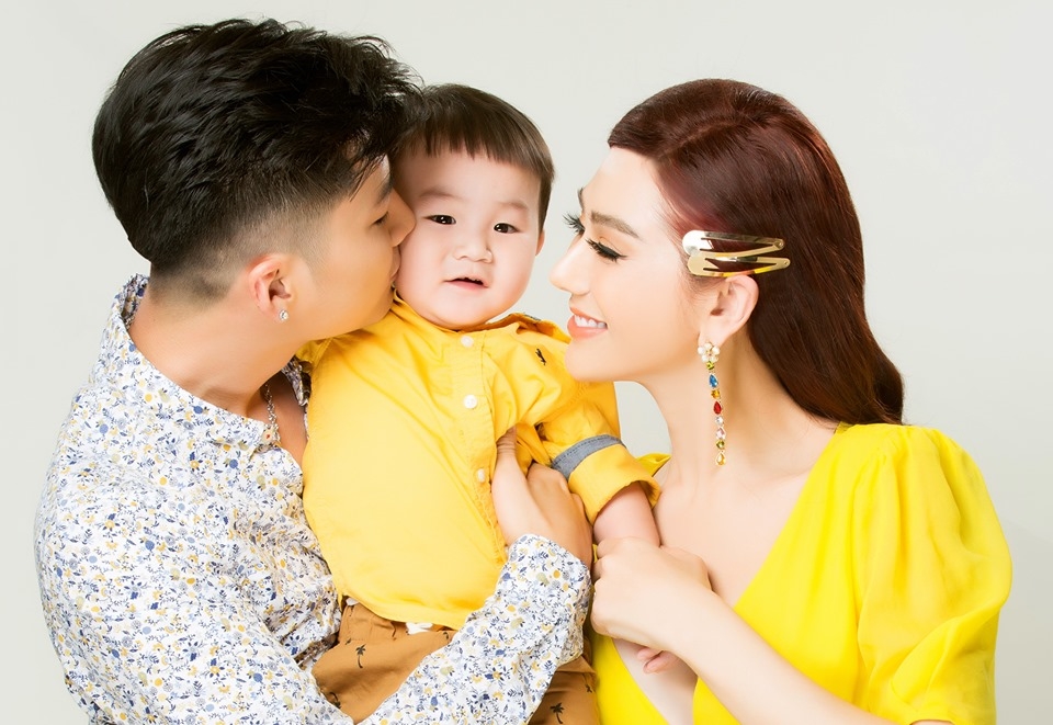 lo dien hinh anh con trai cua nu hoang chuyen gioi lam khanh chi