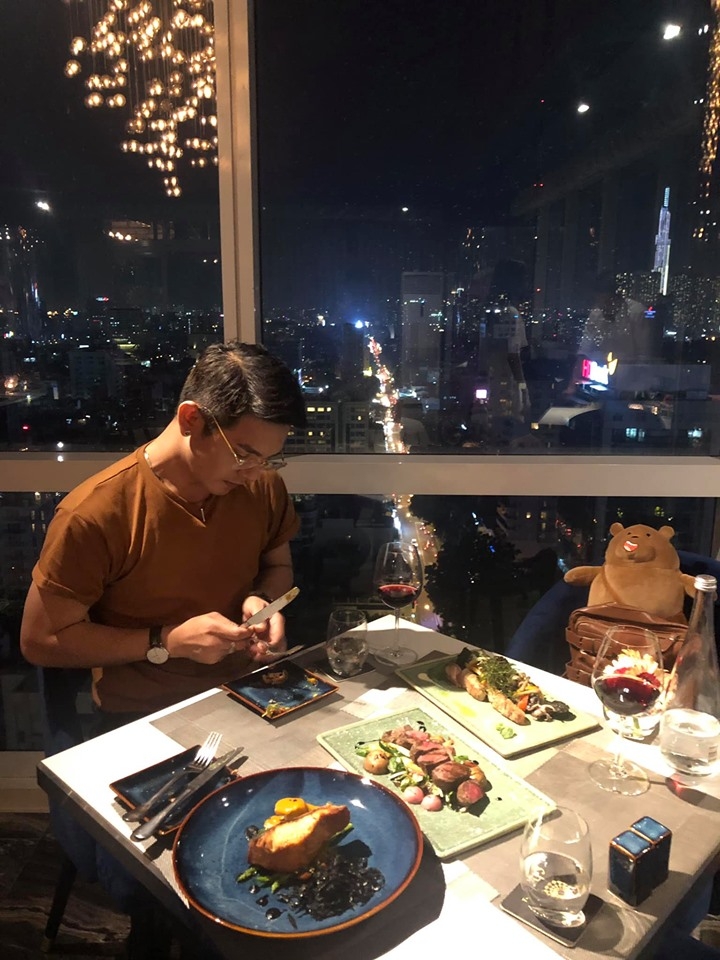 son ngoc minh va tinh yeu ngot ngao voi ban trai dong tinh