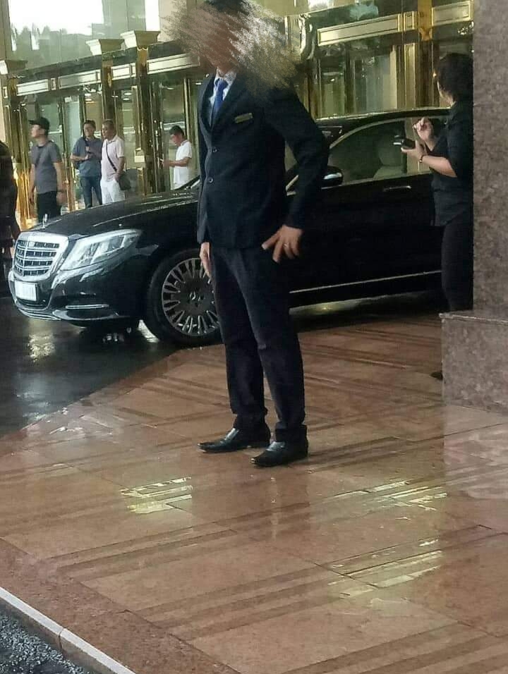 nhieu nguoi bi duoi ra ngoai khi dung tru mua tai sanh mot khach san tai ha noi