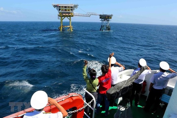 nguoi viet o singapore to quoc va bien dao que huong luon la tinh yeu vo bo