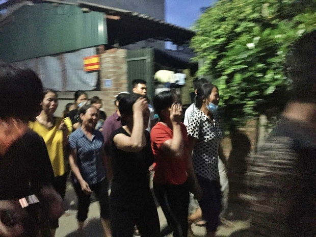 hinh anh dau xot trong le tang be 14 thang tuoi o dan phuong
