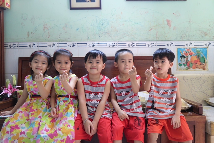 ngay dau tien di hoc cua 5 be sinh 5 dau tien tai viet nam