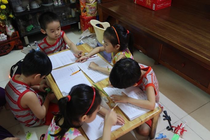 ngay dau tien di hoc cua 5 be sinh 5 dau tien tai viet nam
