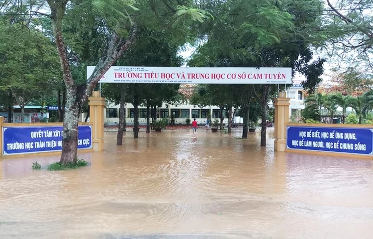 do mua lu hang loat truong hoc tai ha tinh quang tri hoan khai giang