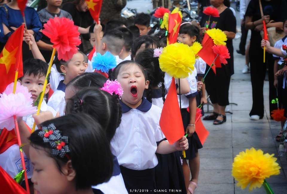 chao nam hoc moi voi loat anh dang yeu tu hoc sinh tieu hoc