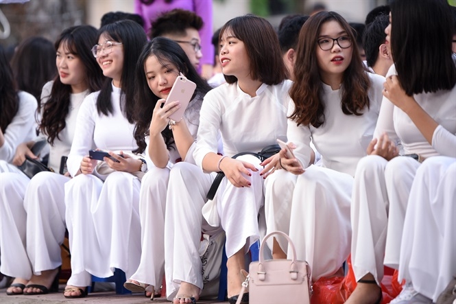 dong phuc hoc sinh cua cac nuoc tren the gioi nhan ngay ca nuoc khai giang