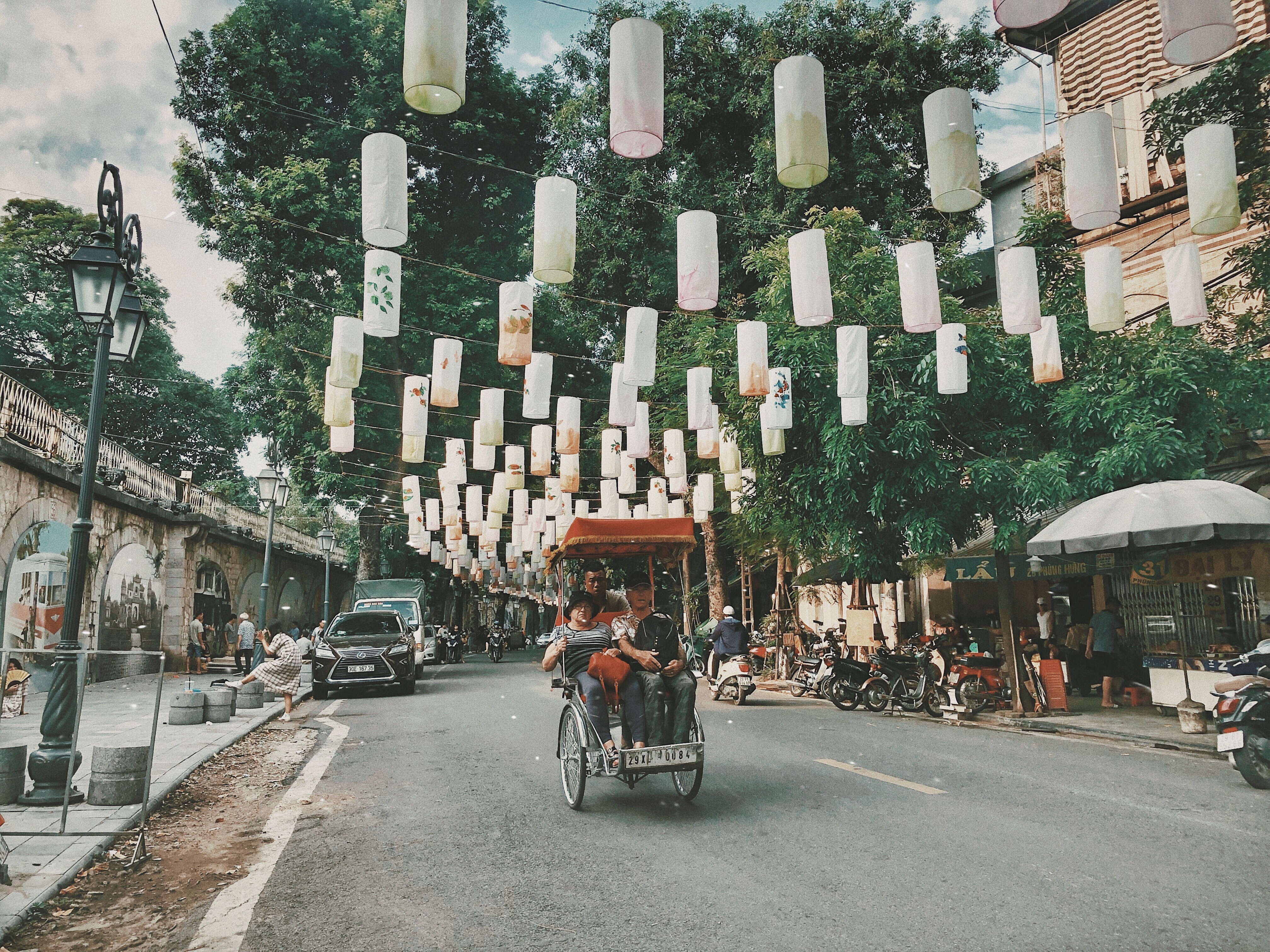 pho phung hung diem chup anh trung thu dep lung linh cho gioi tre