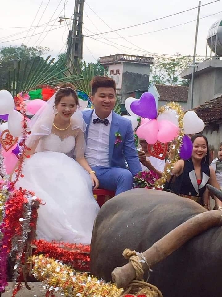duoc ruoc dau bang xe trau co dau cuoi hanh phuc man nguyen