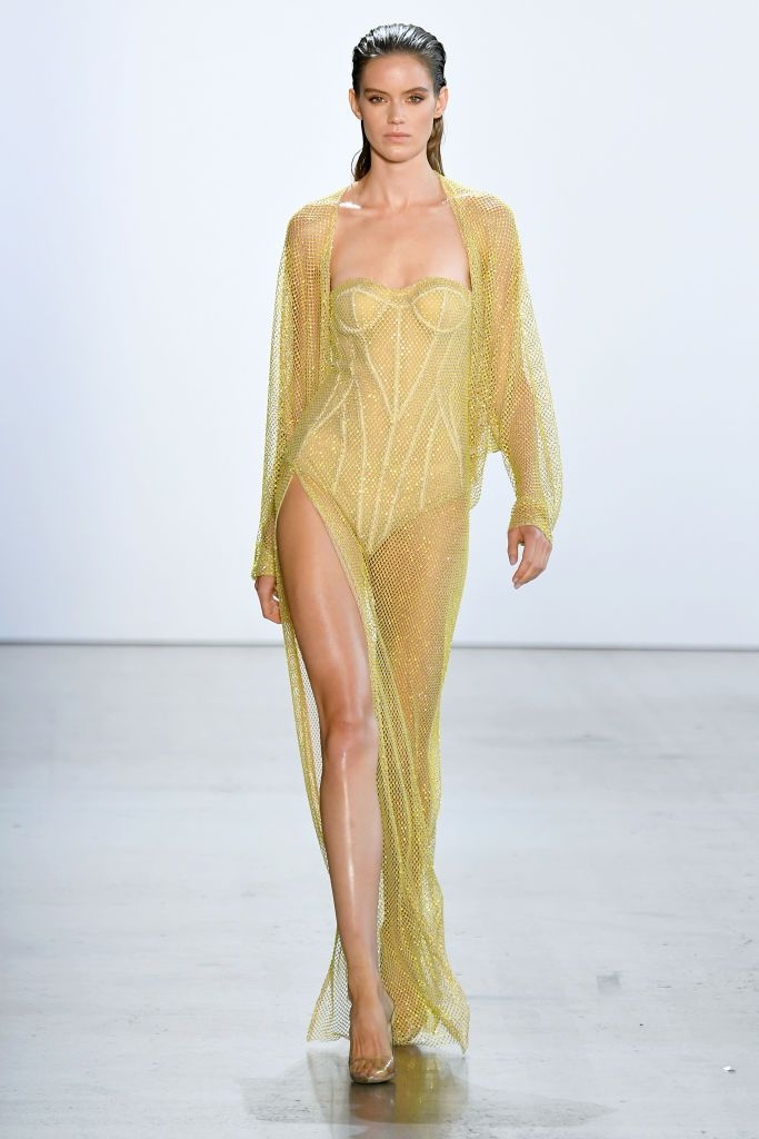6 thiet ke an tuong nhat cua cong tri tai new york fashion week 2020