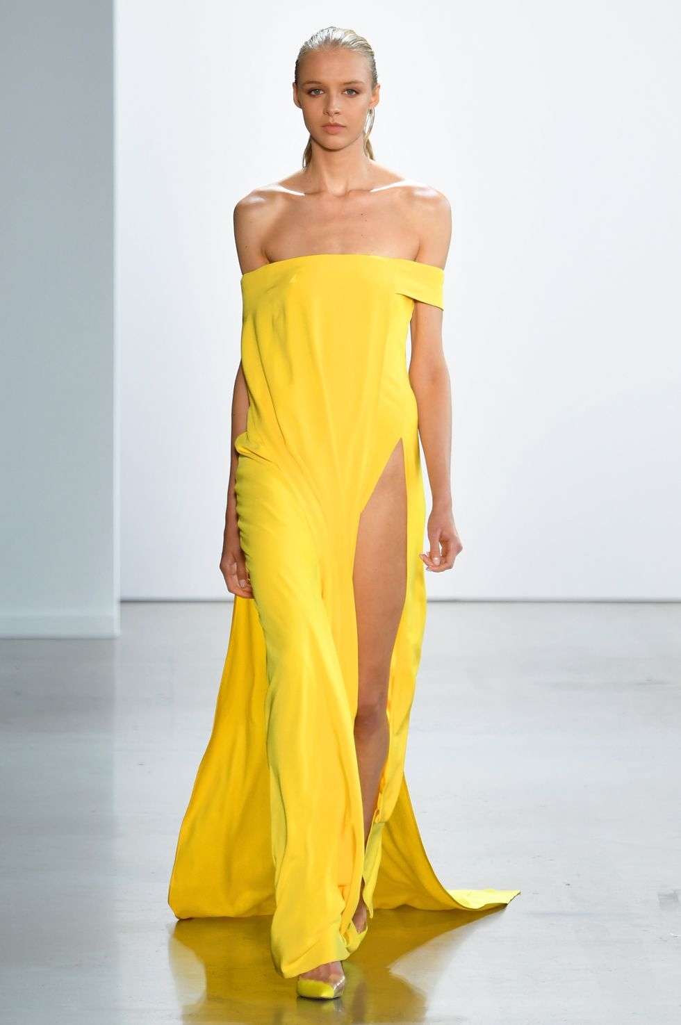 6 thiet ke an tuong nhat cua cong tri tai new york fashion week 2020