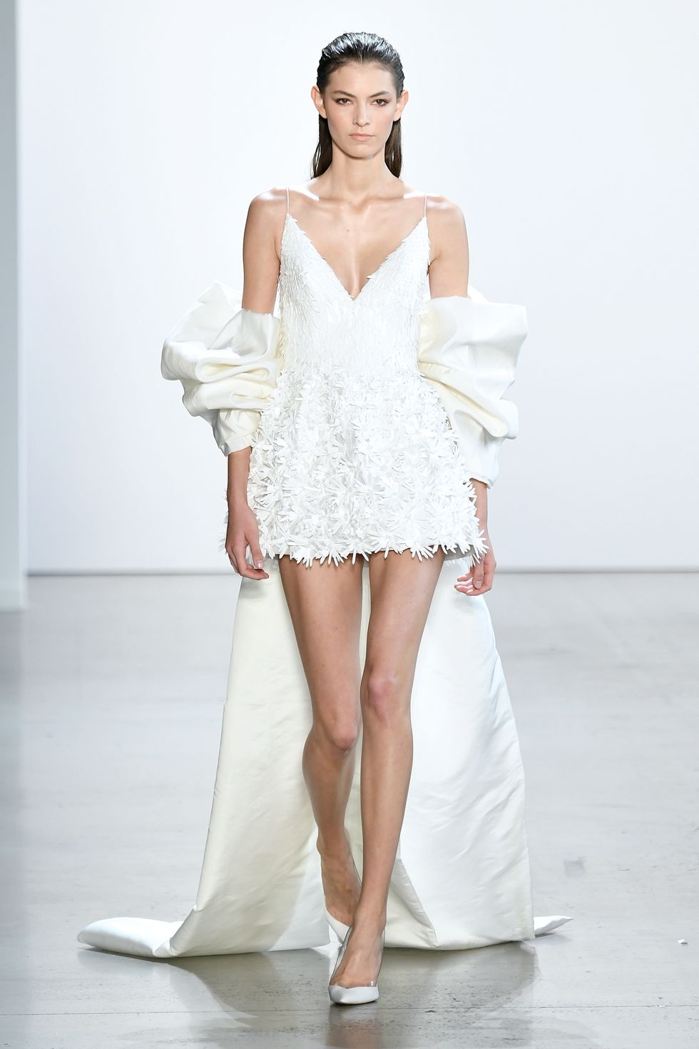 6 thiet ke an tuong nhat cua cong tri tai new york fashion week 2020