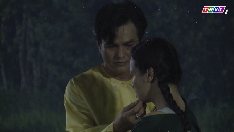 tieng set trong mua tinh yeu nay no trong dem binh va cau ba cung ngam dom dom