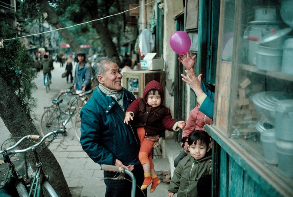 Việt Nam năm 1989 đẹp bình dị qua ống kính nhiếp ảnh gia người Mỹ viet nam nam 1989 dep binh di qua ong kinh nhiep anh gia nguoi my