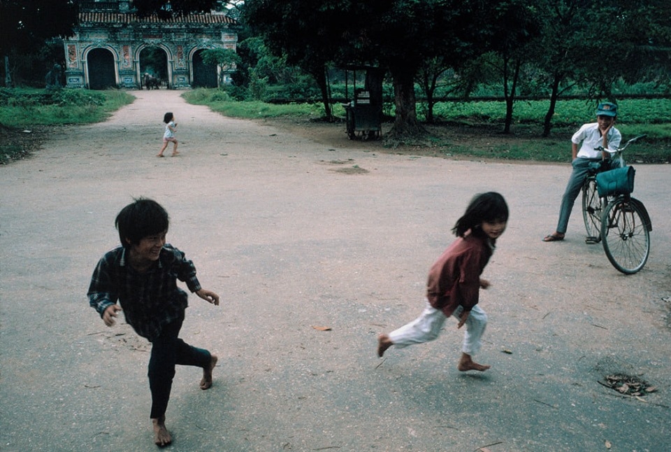Việt Nam năm 1989 đẹp bình dị qua ống kính nhiếp ảnh gia người Mỹ viet nam nam 1989 dep binh di qua ong kinh nhiep anh gia nguoi my