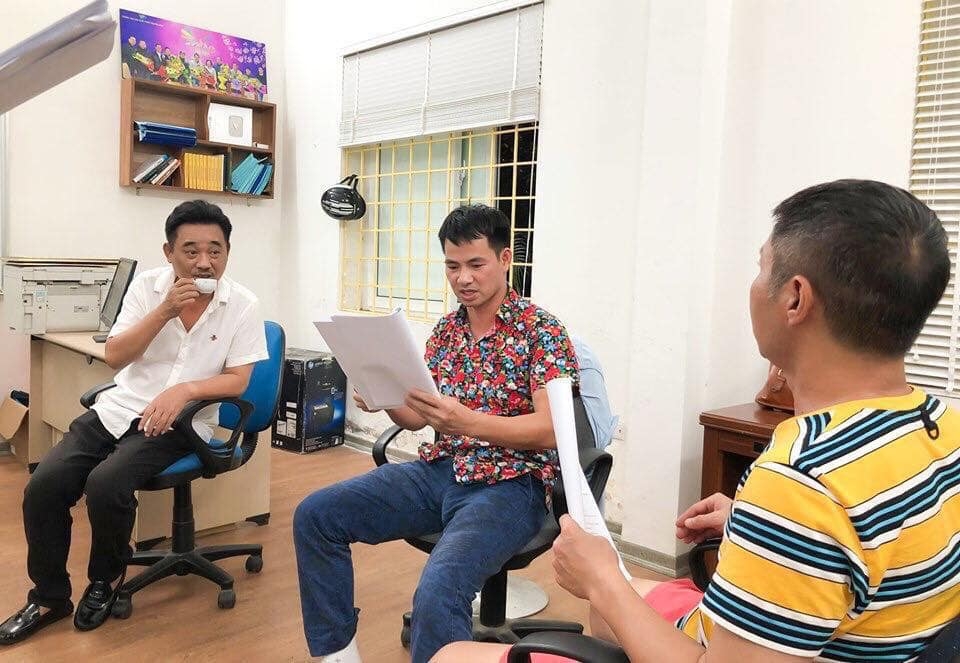 dan sao tao quan quy tu trong phong tap gay to mo voi nhieu khan gia