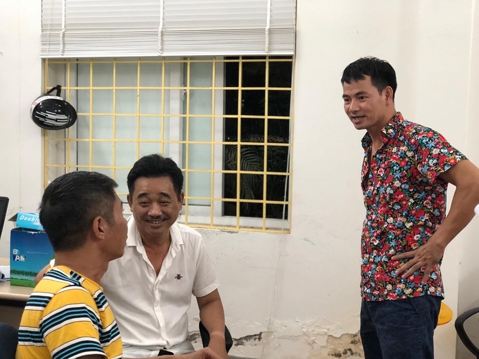 dan sao tao quan quy tu trong phong tap gay to mo voi nhieu khan gia