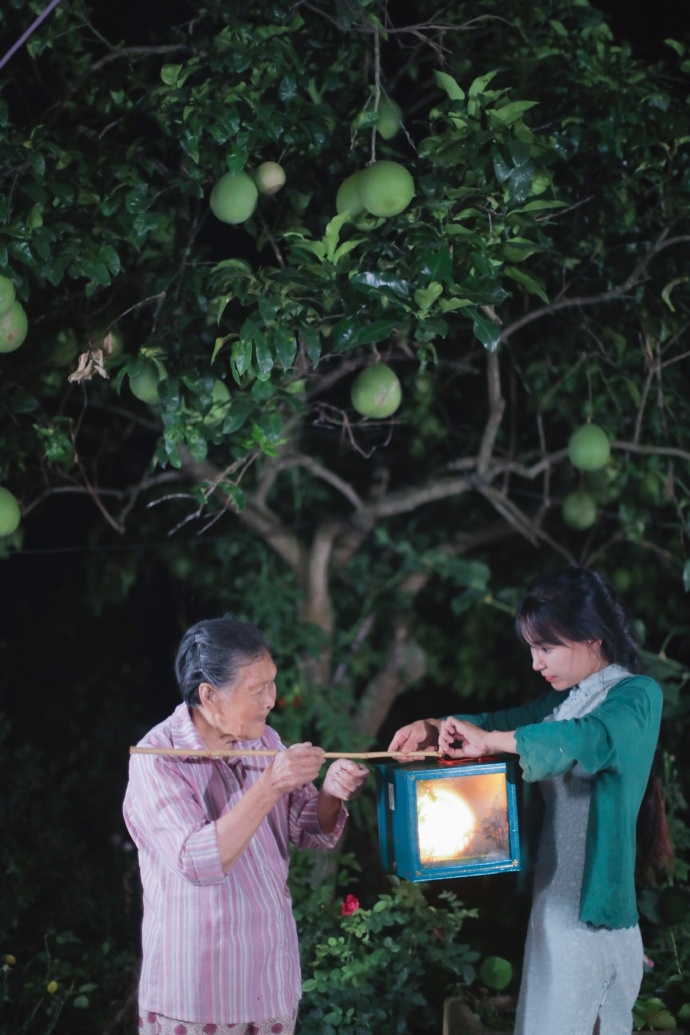 he lo cuoc song bi an cua tien nu dong que so huu 58 trieu nguoi ham mo