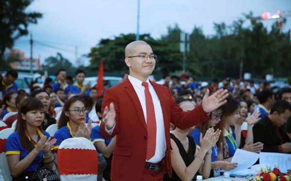 vi sao nhan vien alibaba song chet voi cong ty va nguyen thai luyen