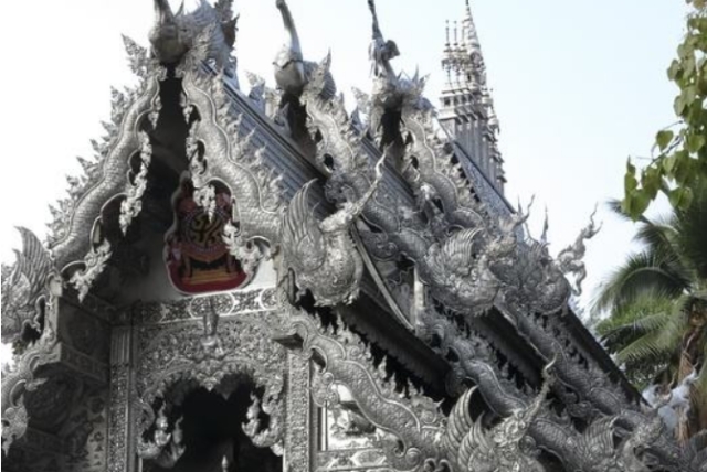 ngoi den thai lan lam bang bac nhung cam phu nu buoc vao