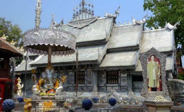 ngoi den thai lan lam bang bac nhung cam phu nu buoc vao