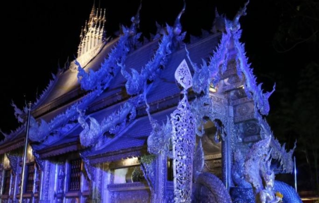 ngoi den thai lan lam bang bac nhung cam phu nu buoc vao