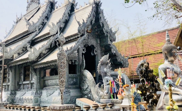 ngoi den thai lan lam bang bac nhung cam phu nu buoc vao