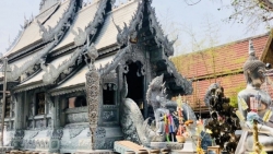 ngoi den thai lan lam bang bac cam phu nu buoc vao