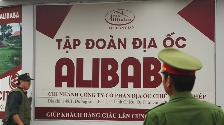 Cha mẹ của Nguyễn Thái Luyện bị phong tỏa tài khoản