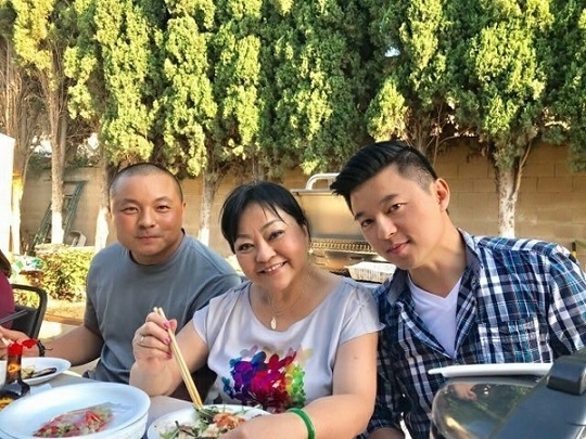 vo chong ca si huong lan tu trong rau viet trong can nha 1000 m2 o my