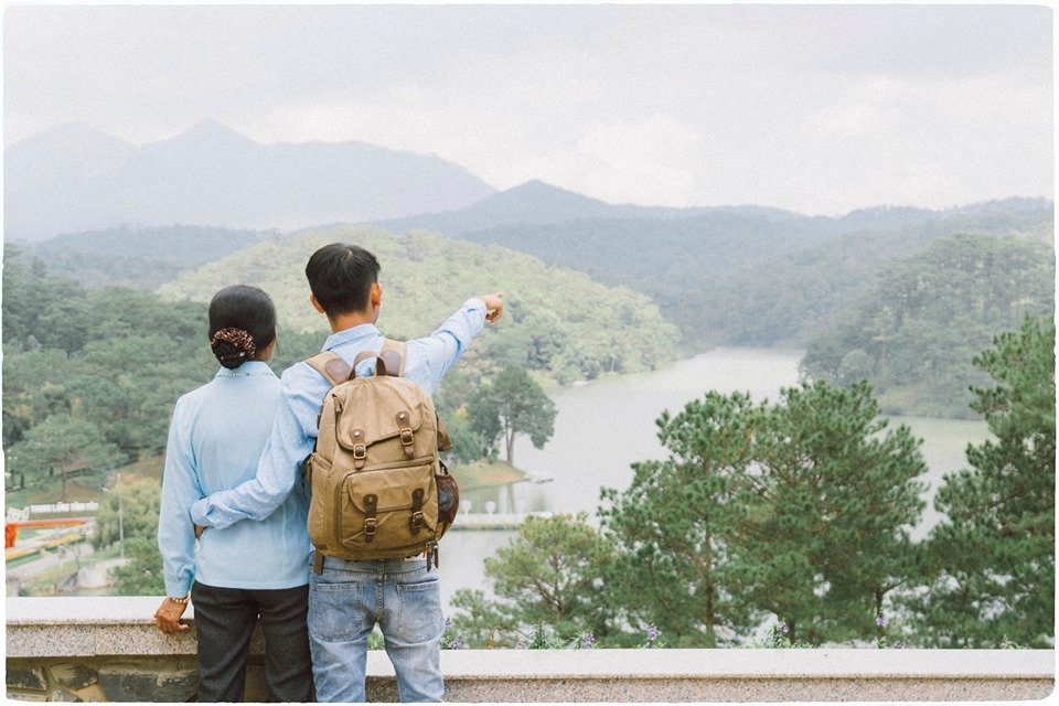 bo anh chuyen di thanh xuan cung me gay xuc dong vi tinh mau tu thieng lieng