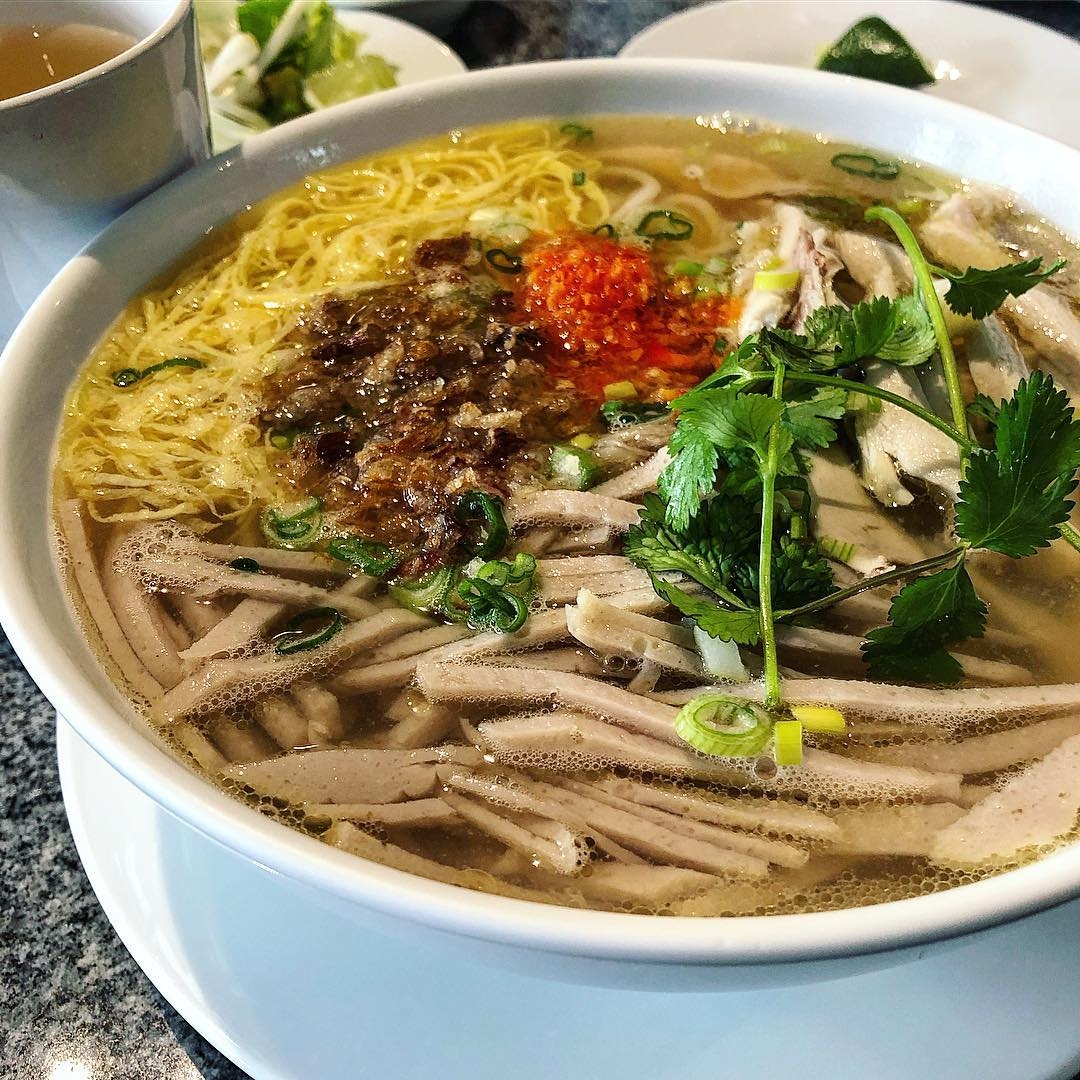mon ngon ha noi 5 quan bun thang noi tieng luon dong khach bat ke luc nao