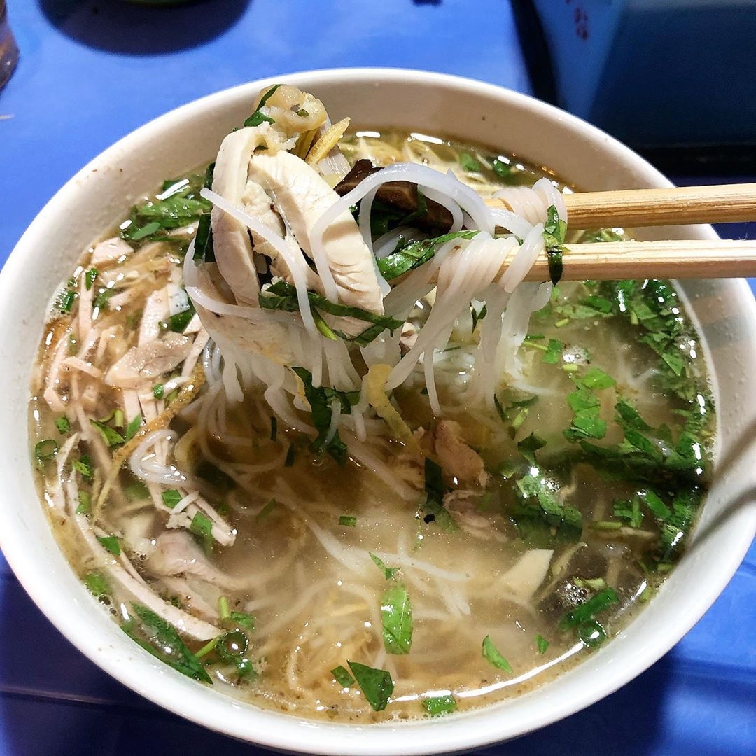 mon ngon ha noi 5 quan bun thang noi tieng luon dong khach bat ke luc nao