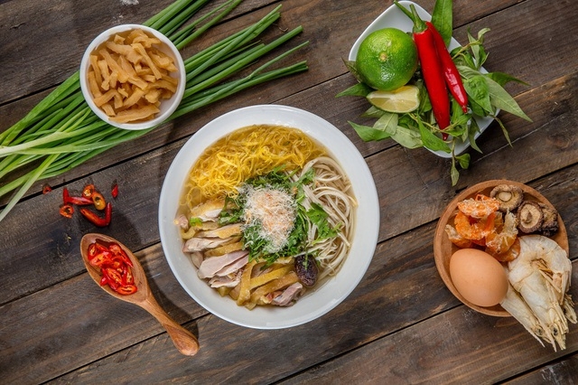 mon ngon ha noi 5 quan bun thang noi tieng luon dong khach bat ke luc nao