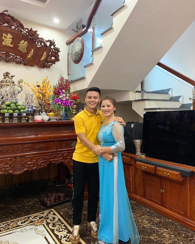 quang hai noi bat tren san co gian di ngoai doi thuong
