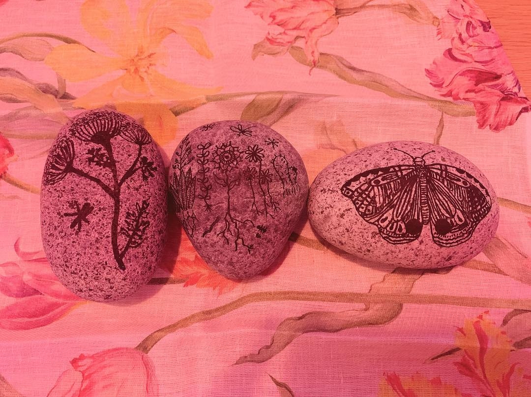 sulli tung keu cuu trong tai khoan instagram phu voi nhieu buc ve mo ta noi dau don