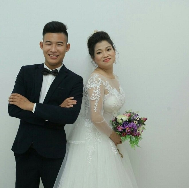 vo 41 tuoi chong 20 tuoi to tinh sau 10 ngay quen biet vuot qua nhieu di nghi de den duoc voi nhau