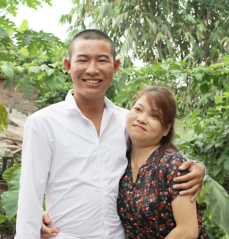 vo 41 tuoi chong 20 tuoi to tinh sau 10 ngay quen biet vuot qua nhieu di nghi de den duoc voi nhau