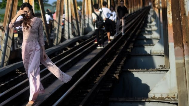 cnn cau long bien thanh diem chup anh dep an tuong sau khi ca phe duong tau dong cua