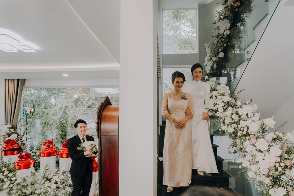 dong nhi ong cao thang va loat khoanh khac dep trong dam cuoi the ky