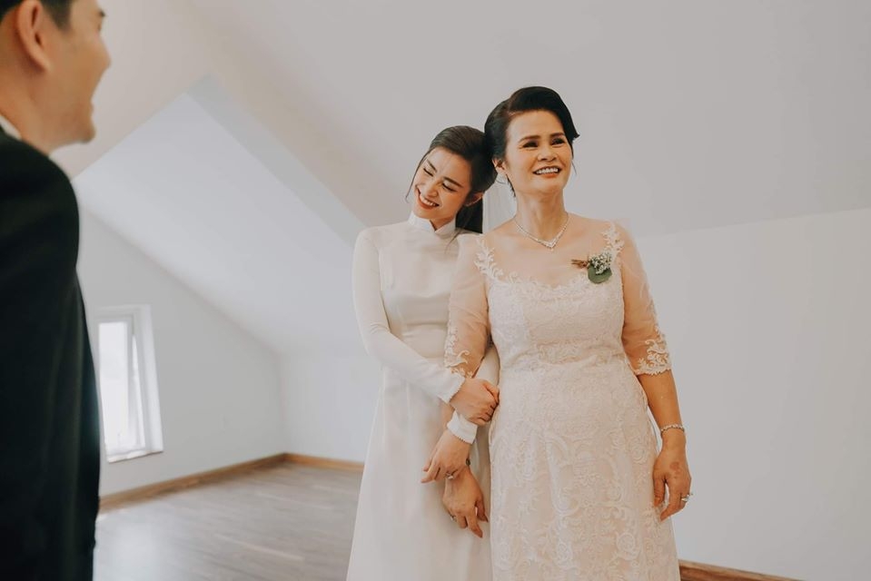 dong nhi ong cao thang va loat khoanh khac dep trong dam cuoi the ky