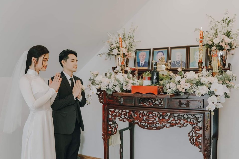 dong nhi ong cao thang va loat khoanh khac dep trong dam cuoi the ky