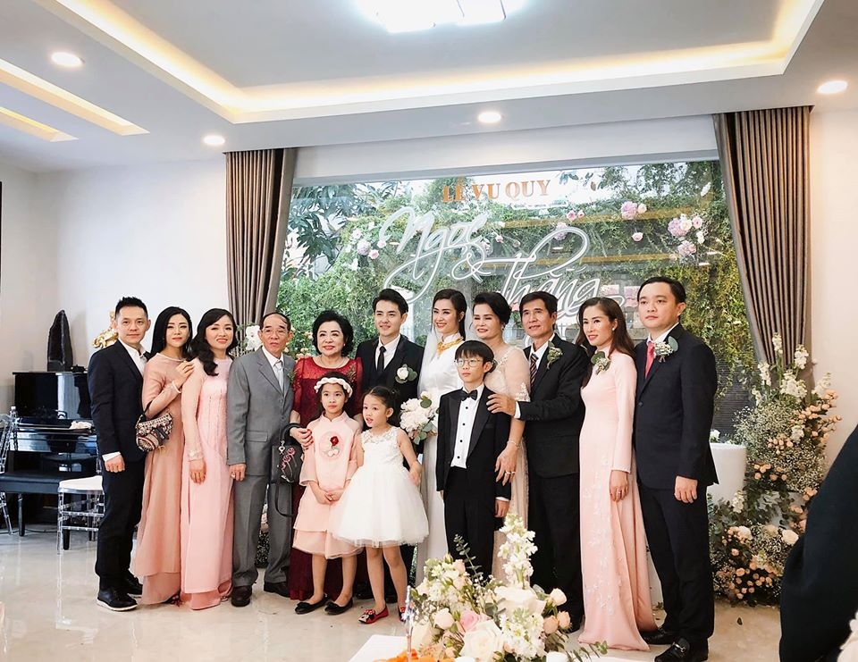 dong nhi ong cao thang va loat khoanh khac dep trong dam cuoi the ky