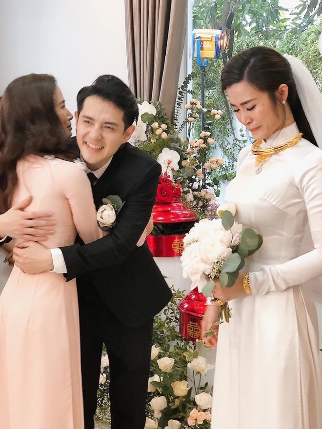 dong nhi ong cao thang va loat khoanh khac dep trong dam cuoi the ky