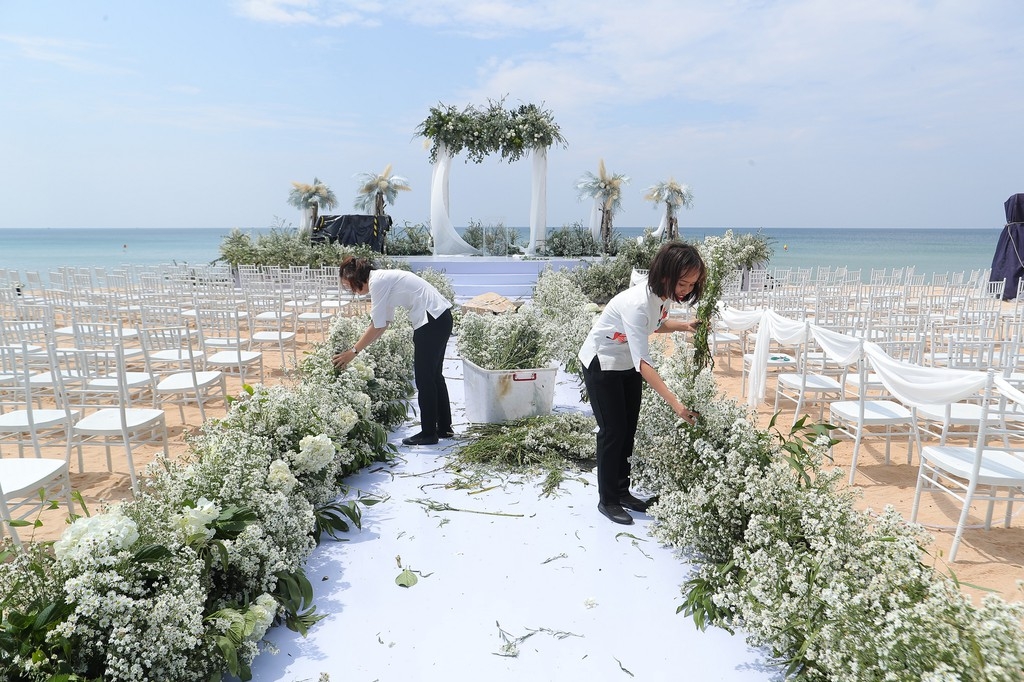 he lo khong gian le cuoi lang man va hoanh trang cua dong nhi ong cao thang